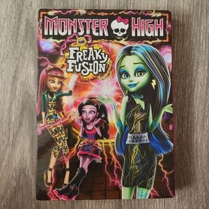 Monster High FREAKY FUSION 1hr 14Min  DVD